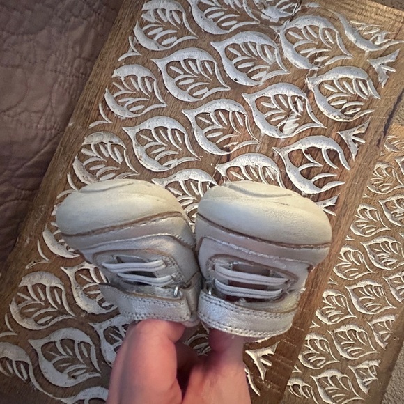 Striderite 3 girl sneaker (carters bonus pair) - Picture 4 of 7